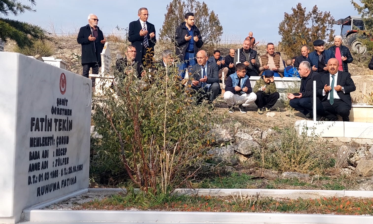 ÇORUMLU ŞEHİT ÖĞRETMEN MEZARI BAŞINDA ANILDI